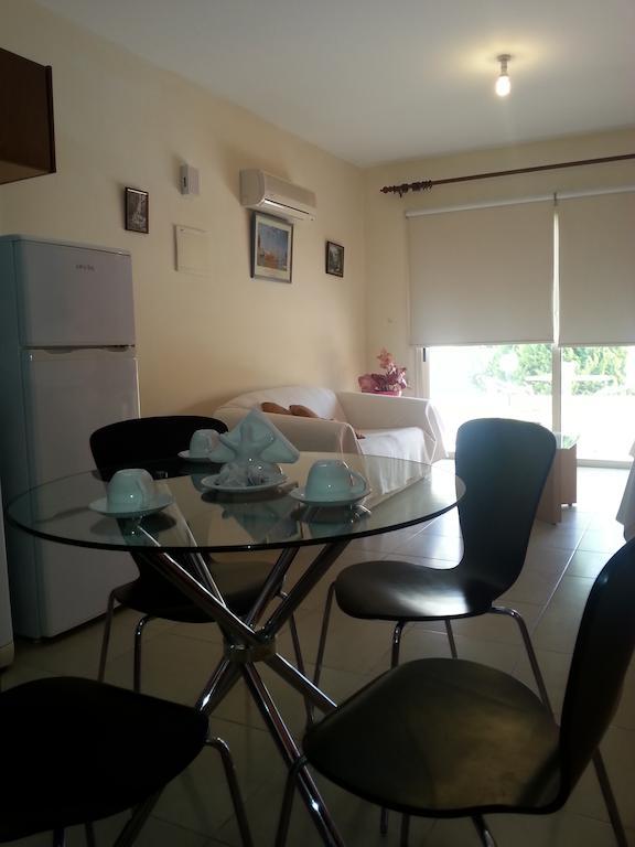Byreva Apartments Paphos Zimmer foto