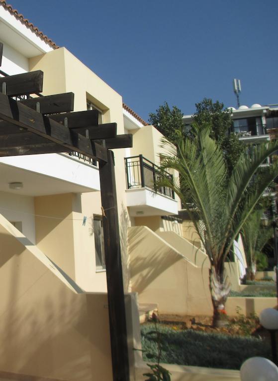 Byreva Apartments Paphos Zimmer foto